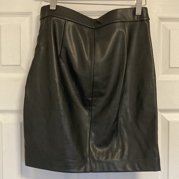 Black vegan leather skirt - Picture 4 of 4